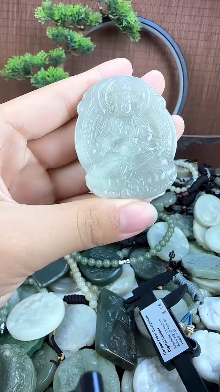 和田玉未镶嵌颈饰1