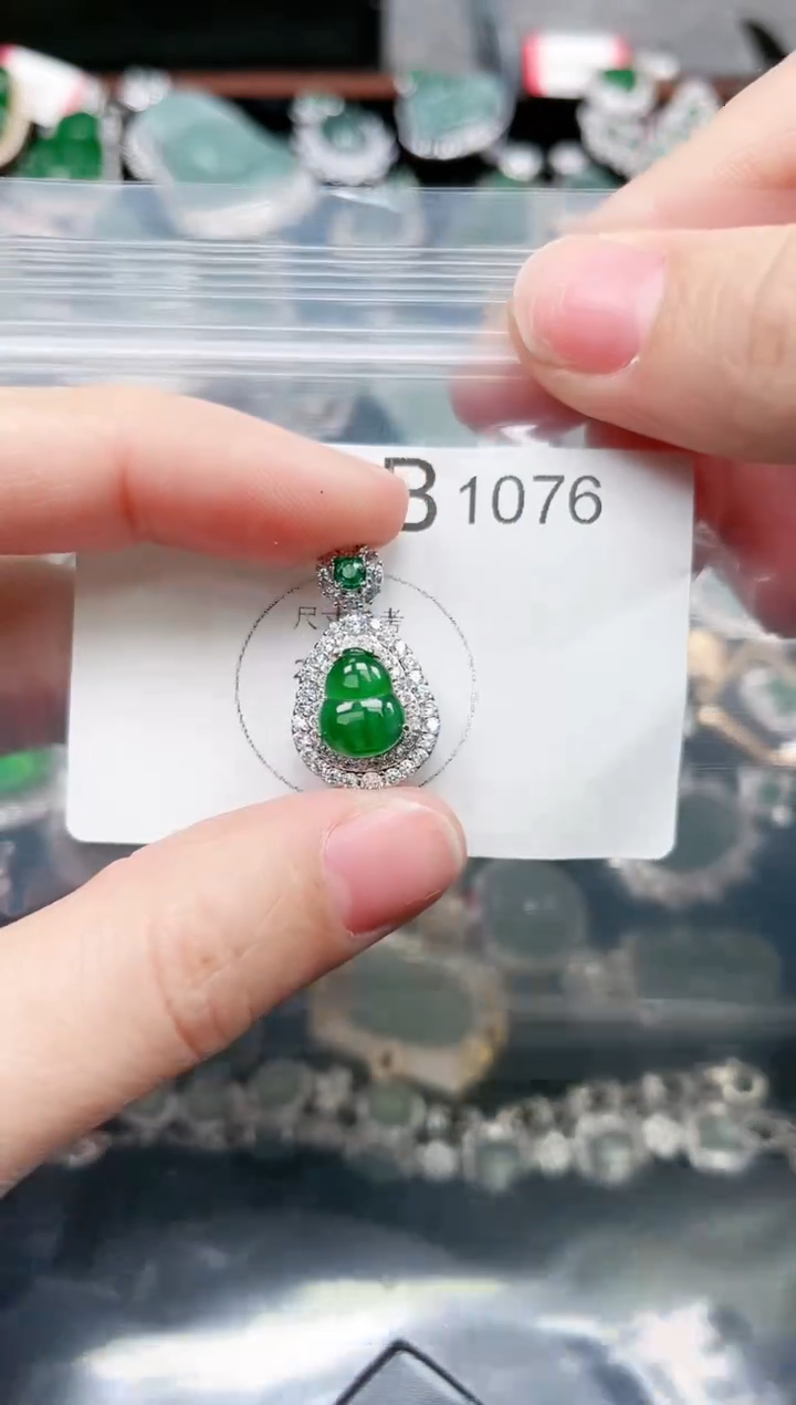 【闪购商品】翡翠颈饰未镶嵌1076赠皮绳