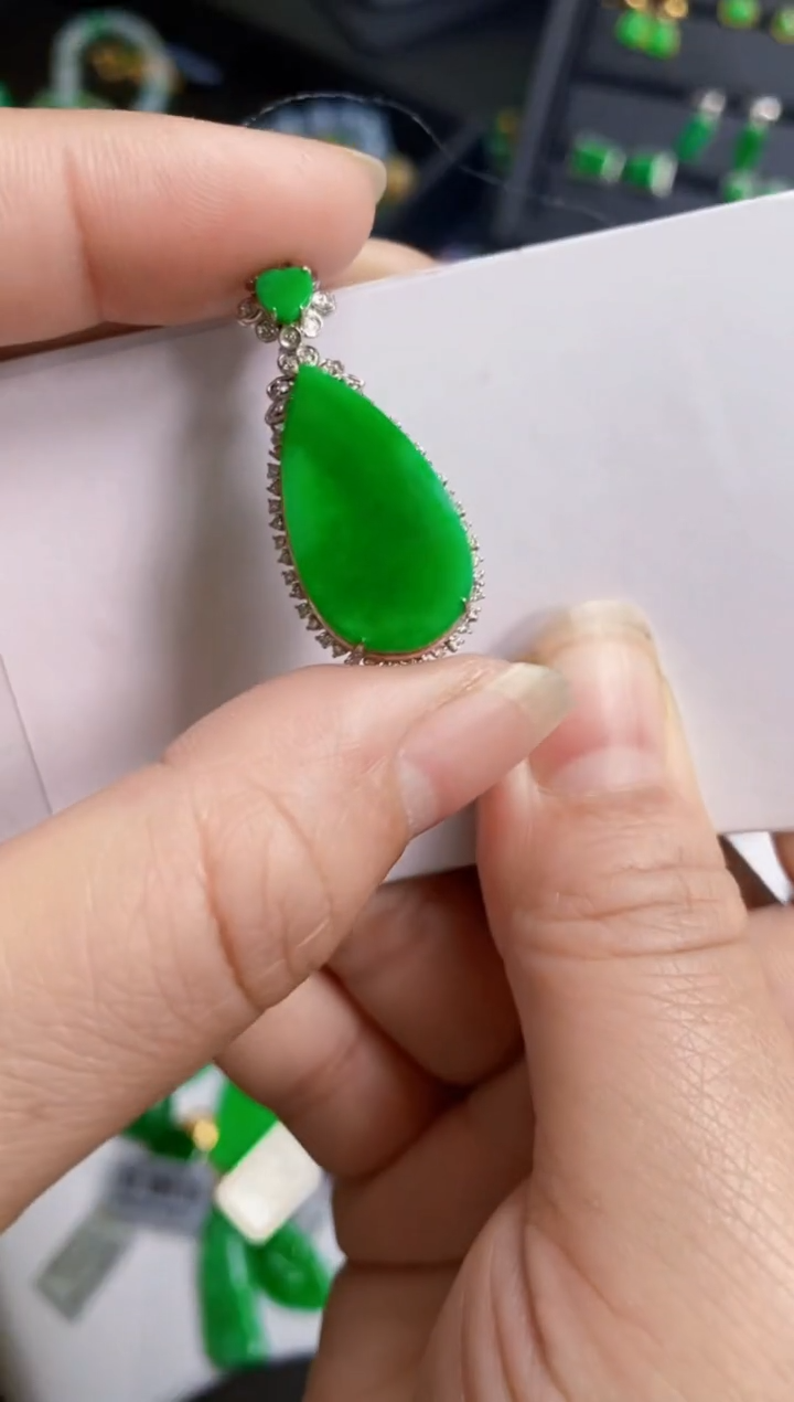 【闪购商品】翡翠颈饰18K金镶嵌无事牌