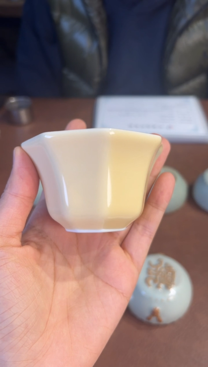 【闪购商品】瓷片 米黄            问鼎