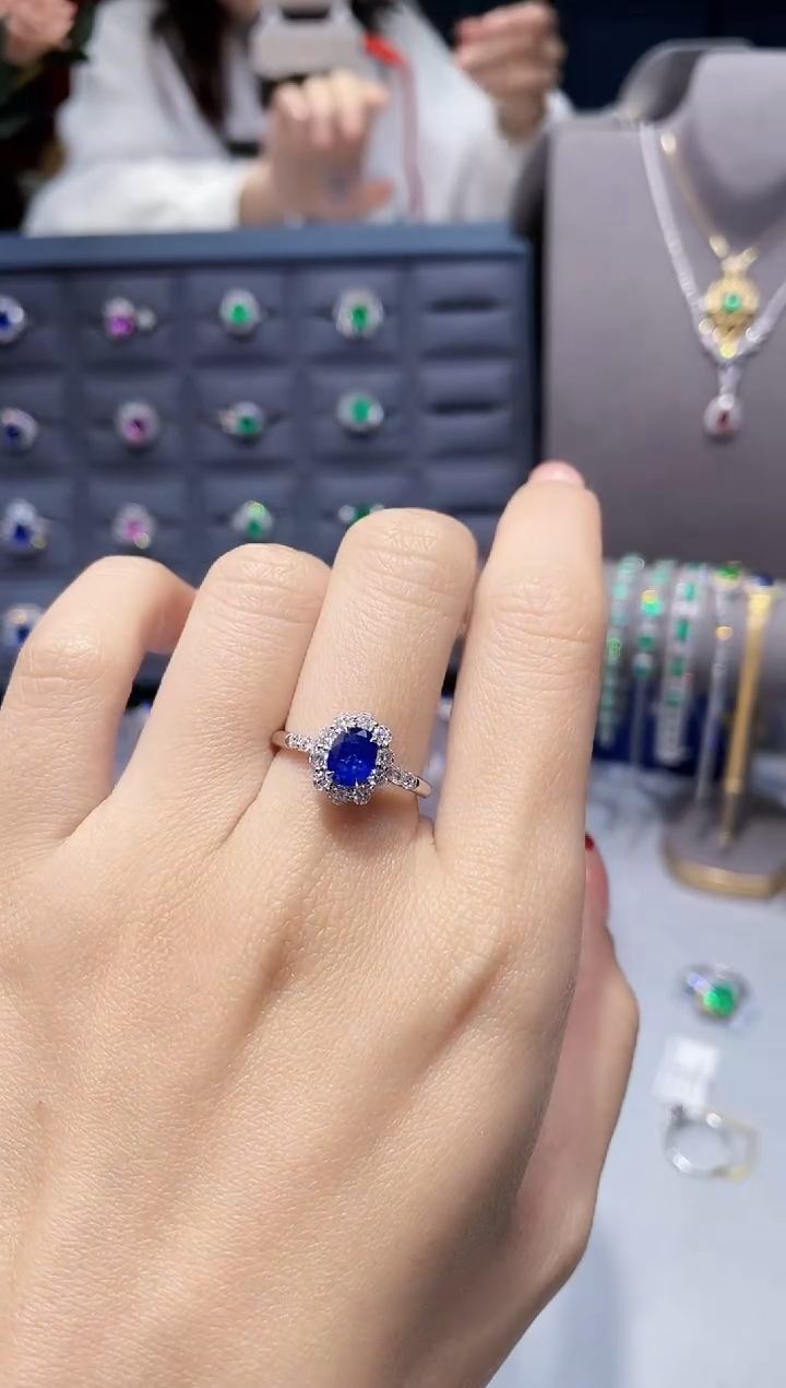 【闪购商品】蓝宝石戒指18K金镶嵌1.05克拉