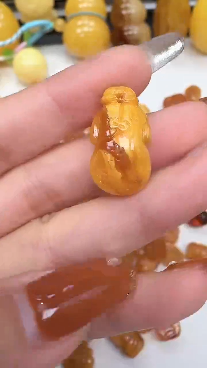 裸石琥珀未镶嵌如图有瑕