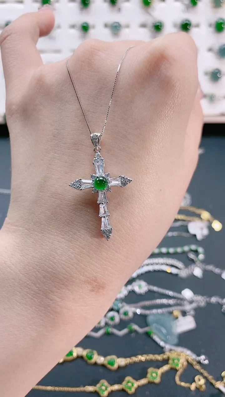 【闪购商品】翡翠颈饰银S925镶嵌天然翡翠