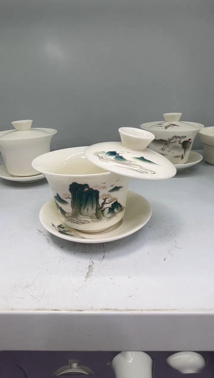 中号马蹄彩云山悬停盖碗