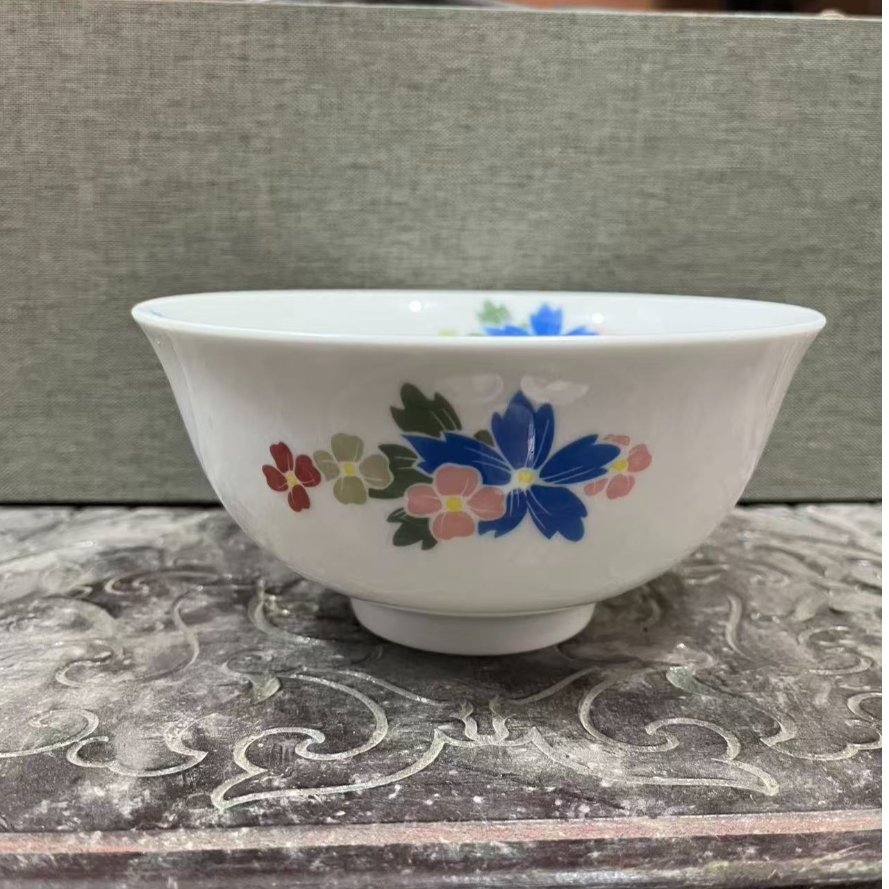 粉彩四季花卉赏碗