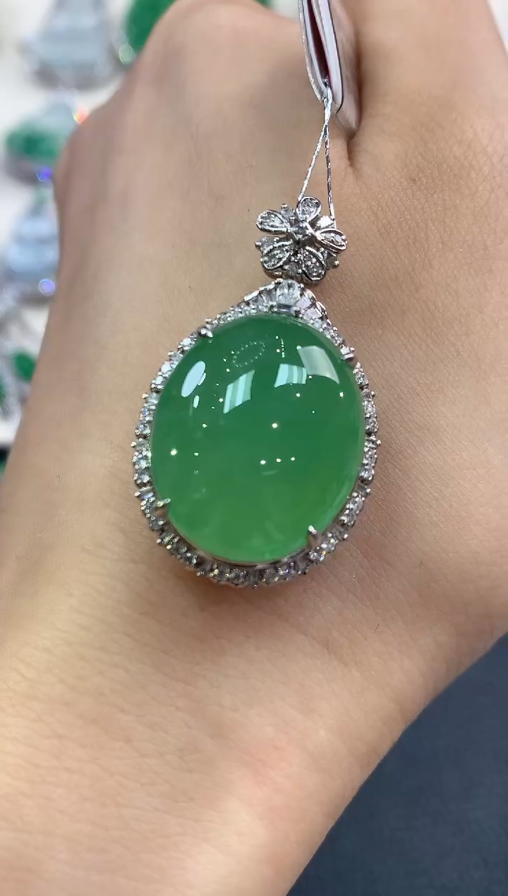 【闪购商品】翡翠吊坠(不含链)18K金镶嵌D90  