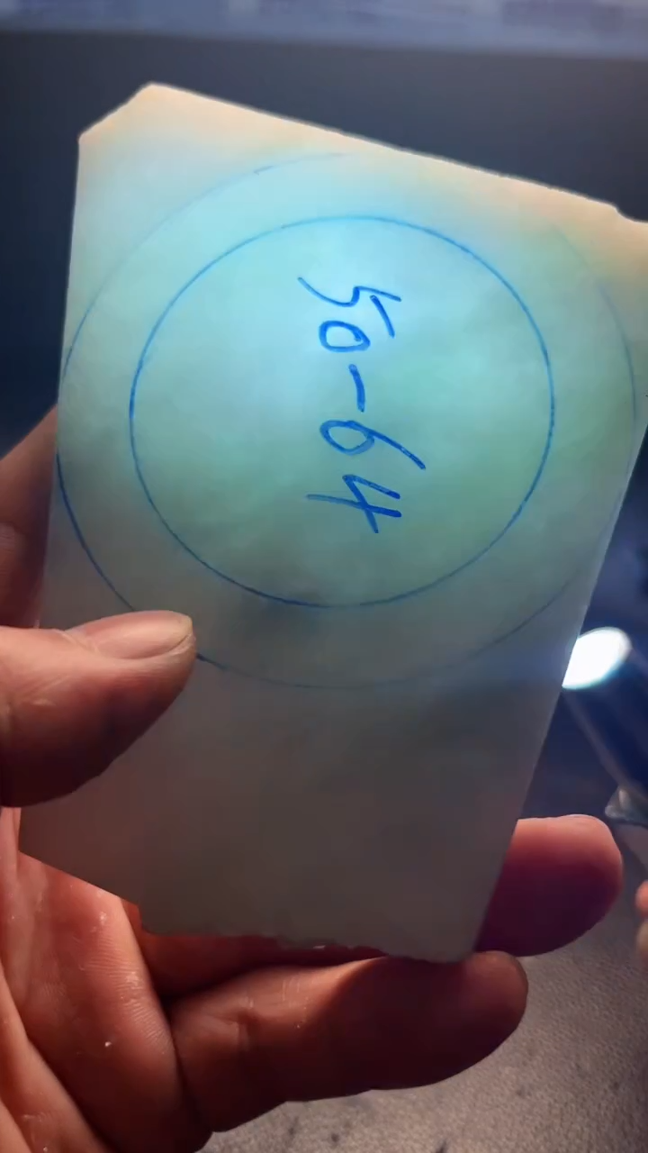 未镶嵌手镯定制翡翠与**缘翡翠