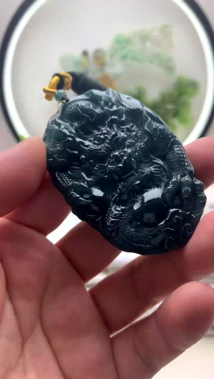 颈饰未镶嵌翡翠龙牌