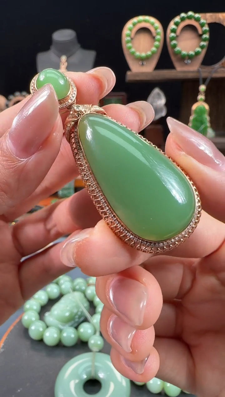 【闪购商品】和田玉（碧玉）吊坠18K金镶嵌1