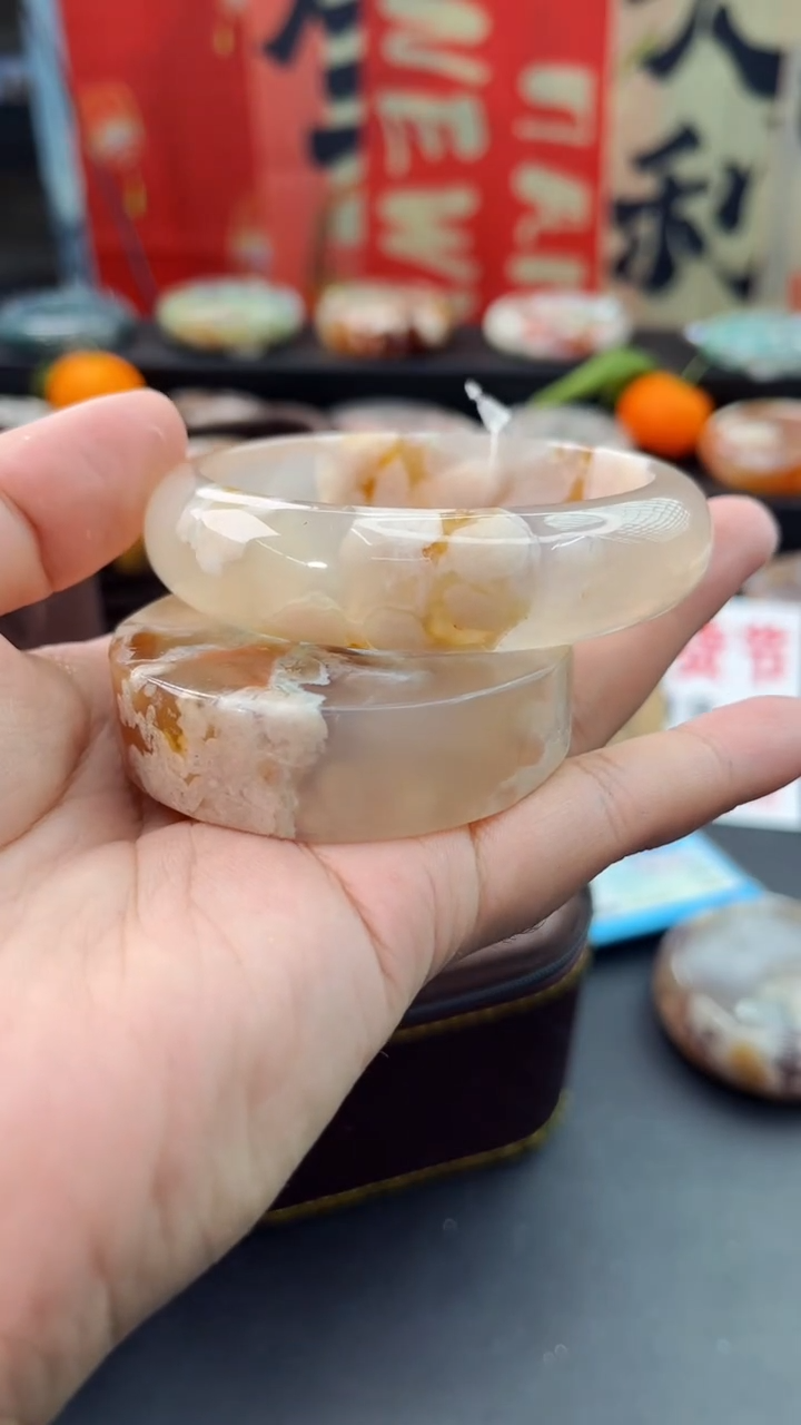 【闪购商品】石英质玉手镯未镶嵌赠送镯心（60圈口）
