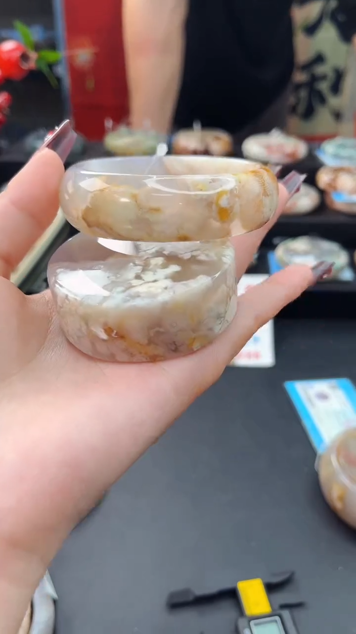 【闪购商品】石英质玉手镯未镶嵌赠送镯心（58圈口）无证书