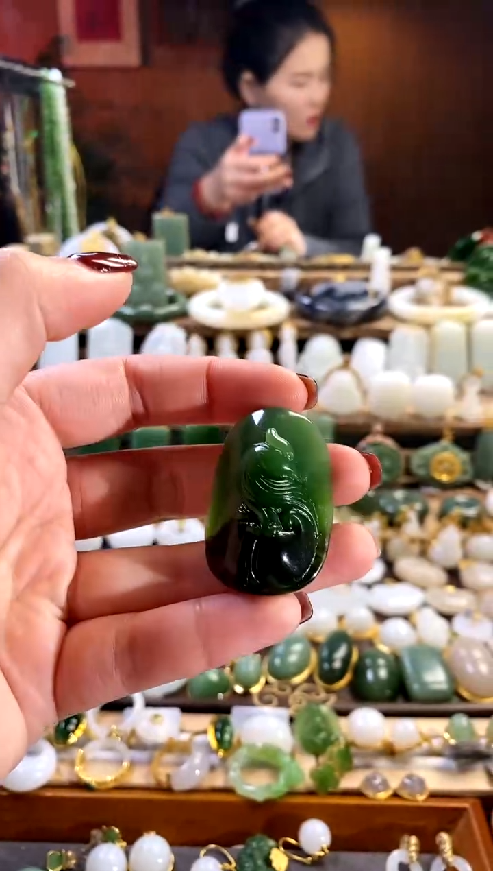 【闪购商品】和田玉吊坠未镶嵌。