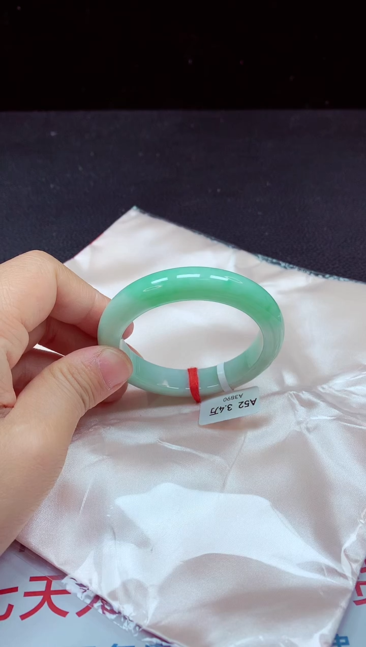 【闪购商品】翡翠手镯未镶嵌镯子52+