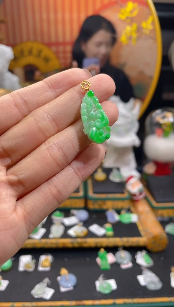 【闪购商品】翡翠颈饰18K金镶嵌假一赔三