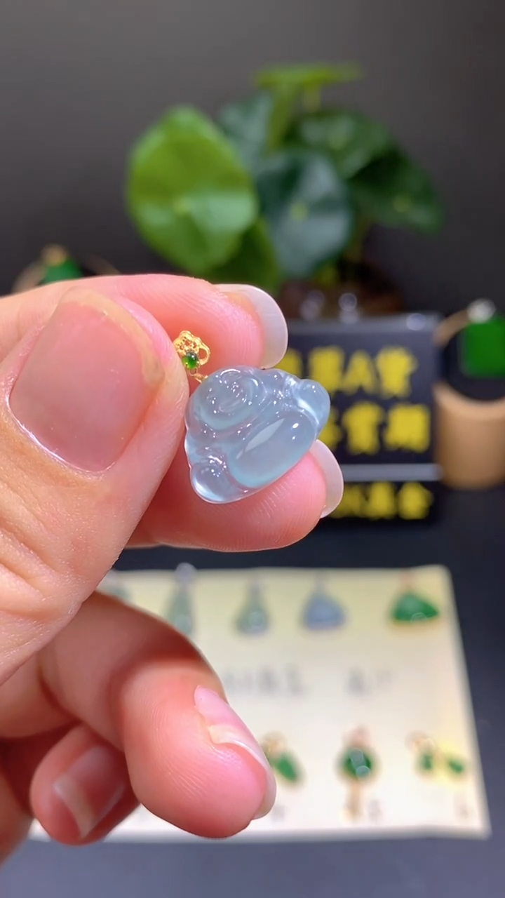 翡翠18K金镶嵌颈饰翡翠A货