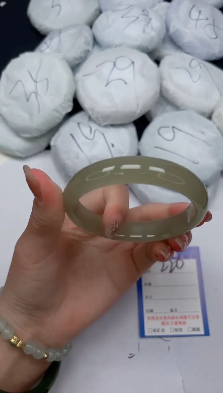 未镶嵌手镯石英质玉226/62.5