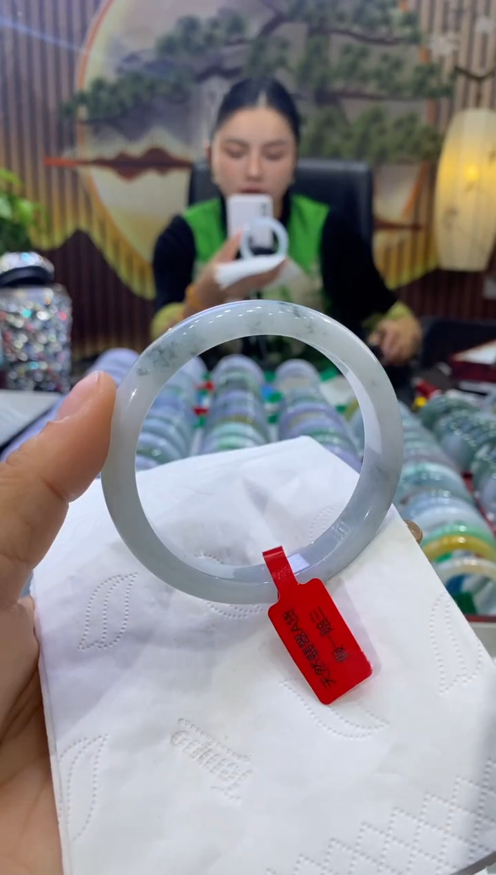 【闪购商品】翡翠手镯未镶嵌多人05718