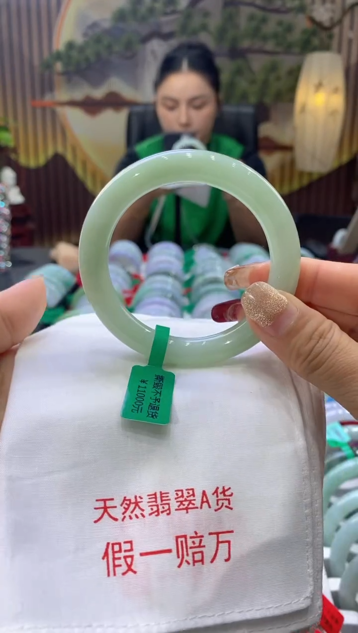 【闪购商品】翡翠未镶嵌手镯多人06098