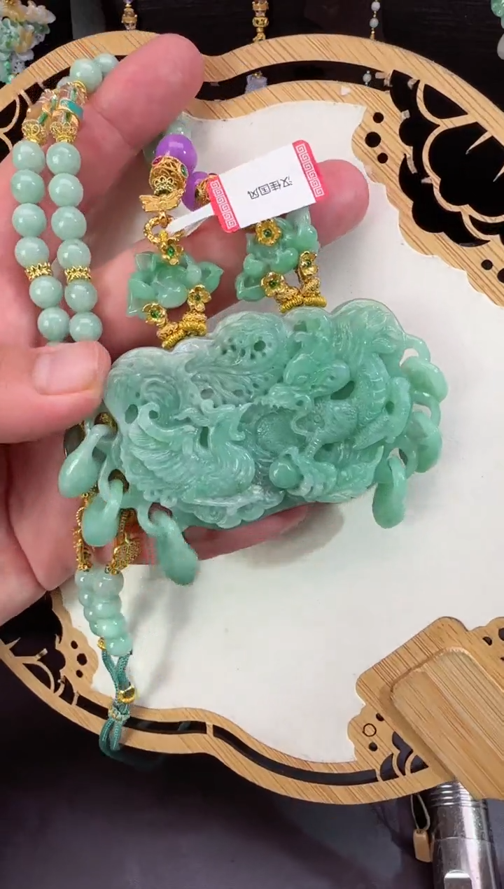 【闪购商品】翡翠颈饰未镶嵌牌子