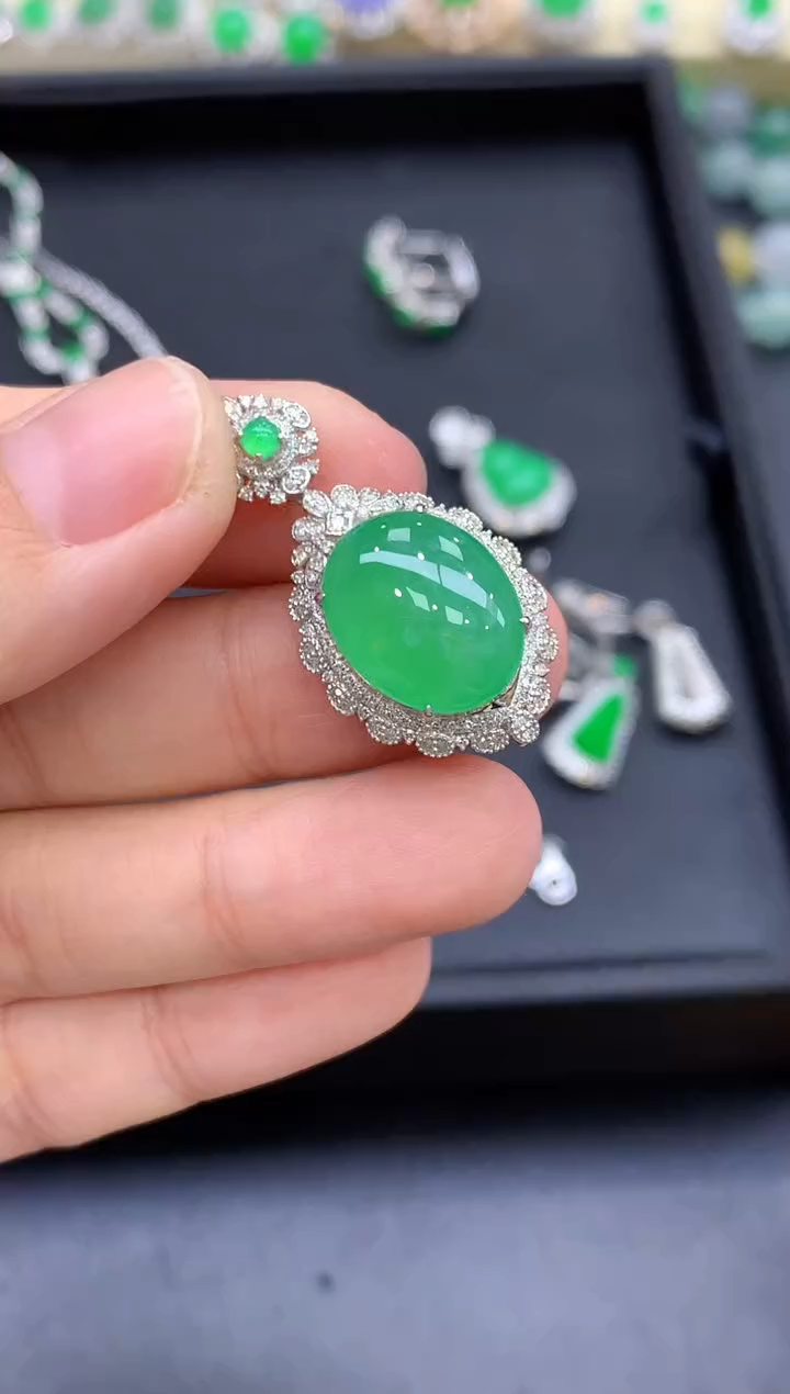 颈饰18K金镶嵌翡翠868-中国好珍宝