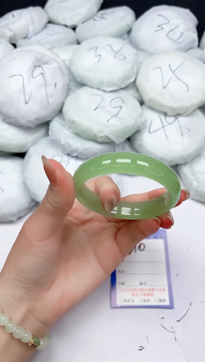 未镶嵌手镯石英质玉210/56