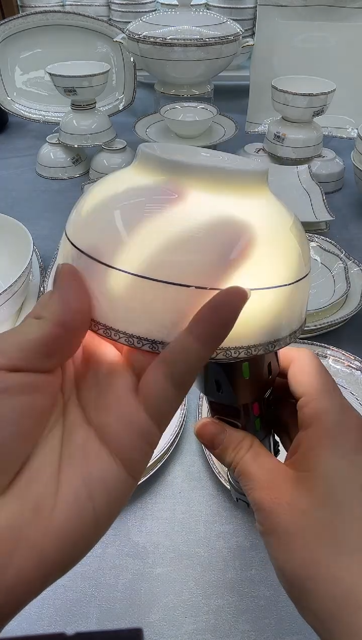 骨瓷玲珑8圆饭盘4个