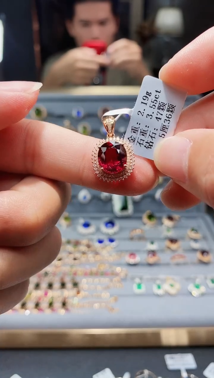 【闪购商品】碧玺颈饰18K金镶嵌3.55.