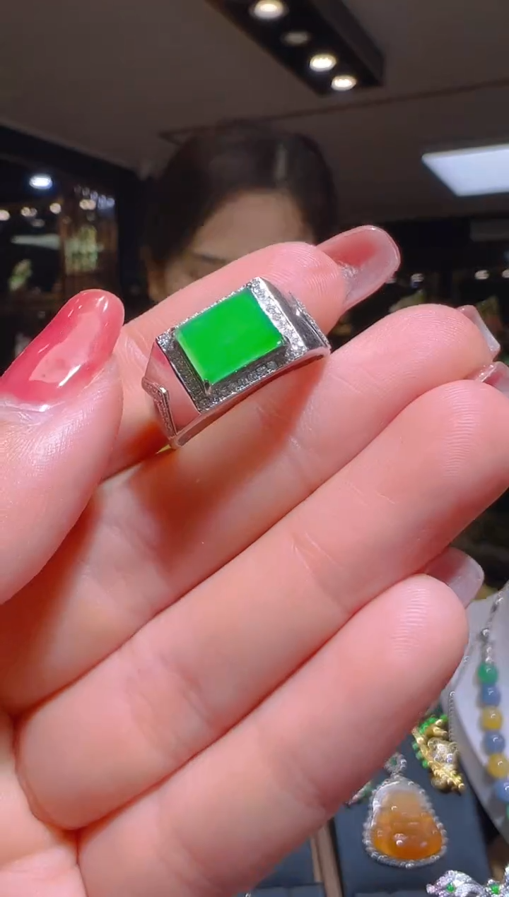 【闪购商品】翡翠戒指18K金镶嵌059       