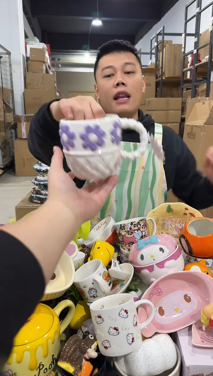 瓷片紫色花花水杯