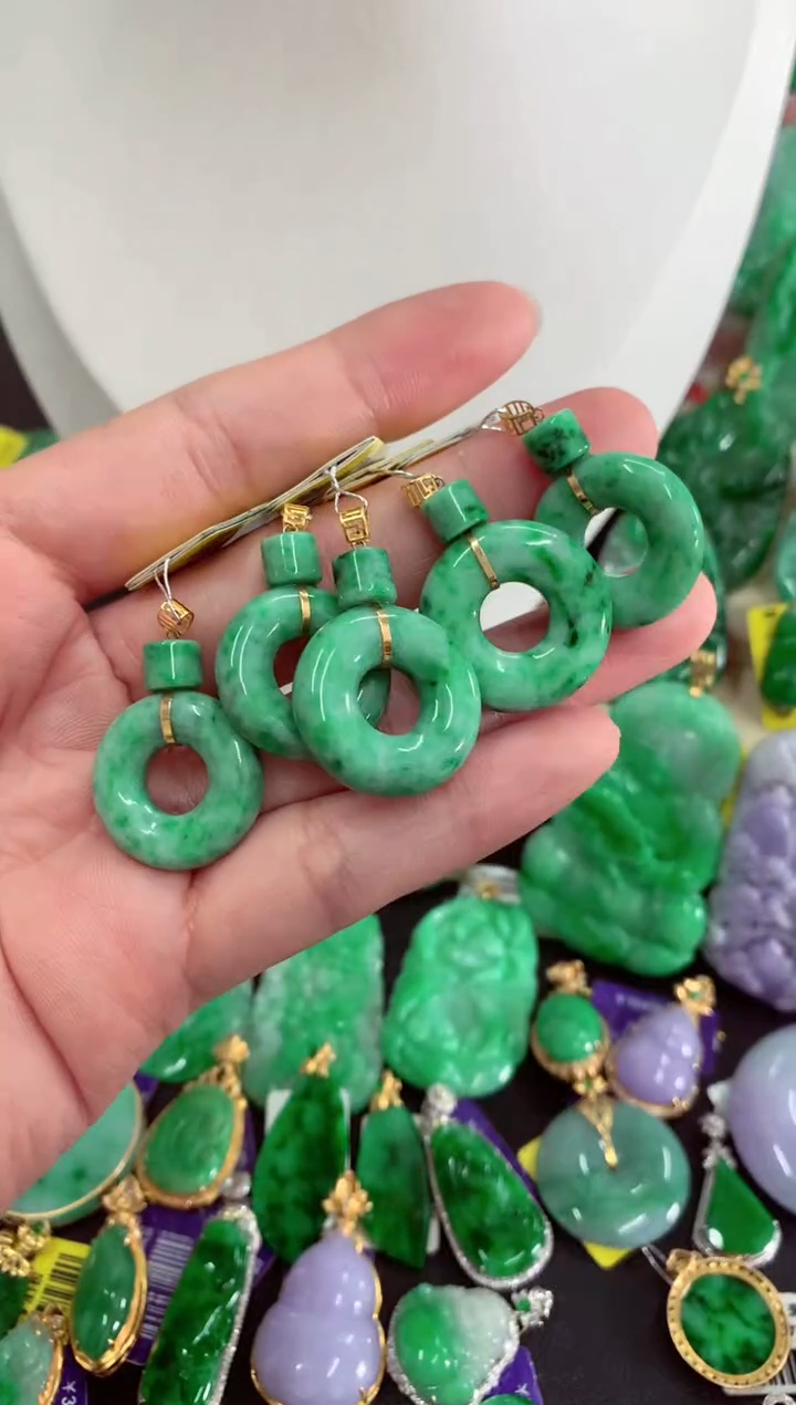 翡翠18K金镶嵌吊坠(不含链)多样性发货发其中一件