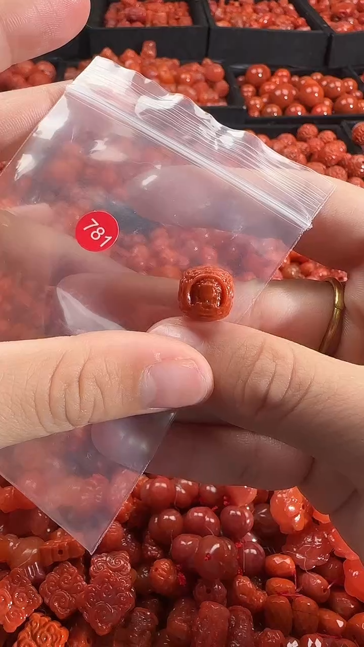颈饰未镶嵌南红玛瑙1