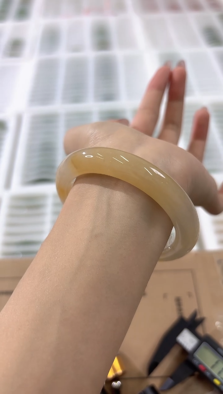 未镶嵌手镯石英质玉94-56HU