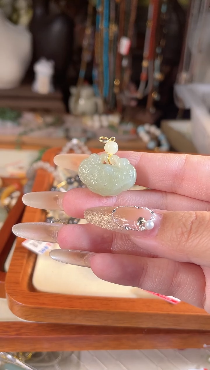 【闪购商品】和田玉吊坠(不含链)银S925镶嵌多样性发货其一