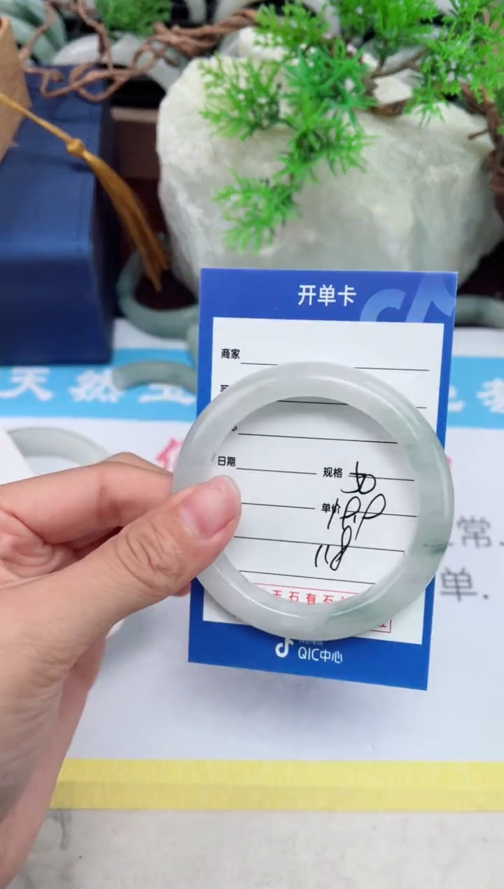 【闪购商品】石英质玉手镯未镶嵌118