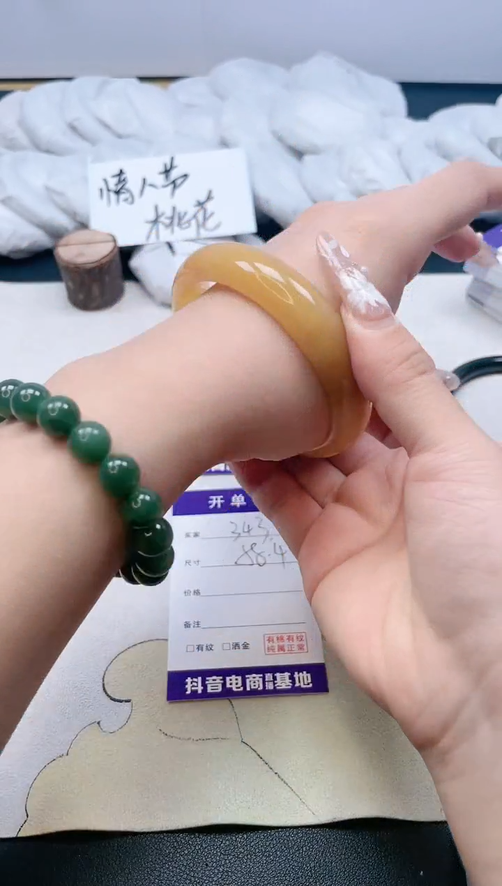 【闪购商品】石英质玉手镯合金58.4