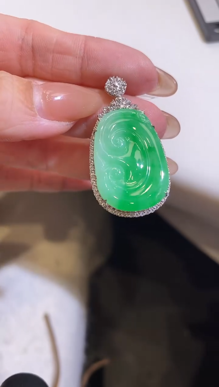 吊坠(不含链)18K金镶嵌翡翠如意