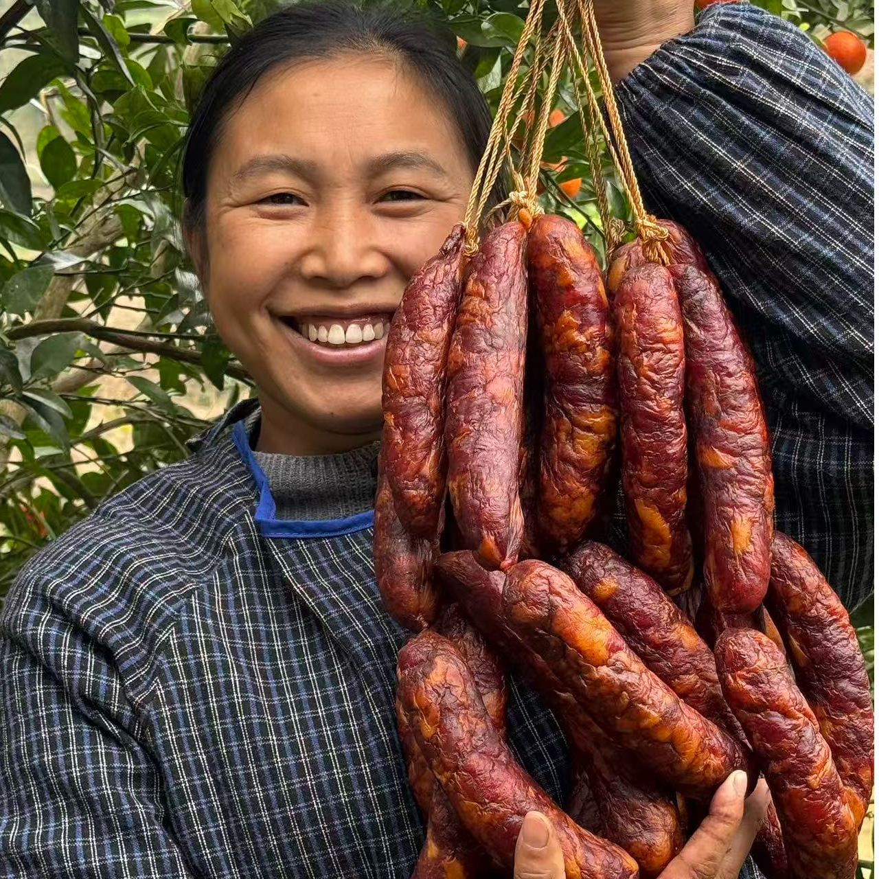 四川正宗农家烟熏麻辣香肠