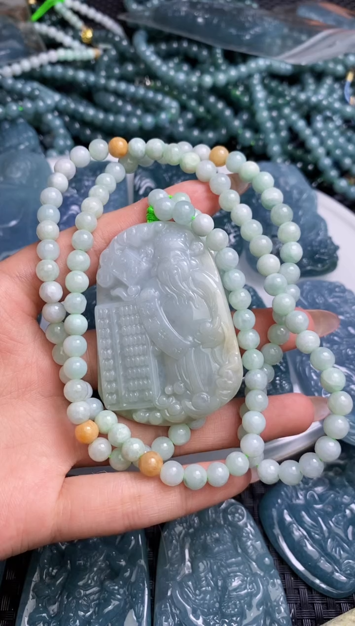 【闪购商品】翡翠颈饰未镶嵌         