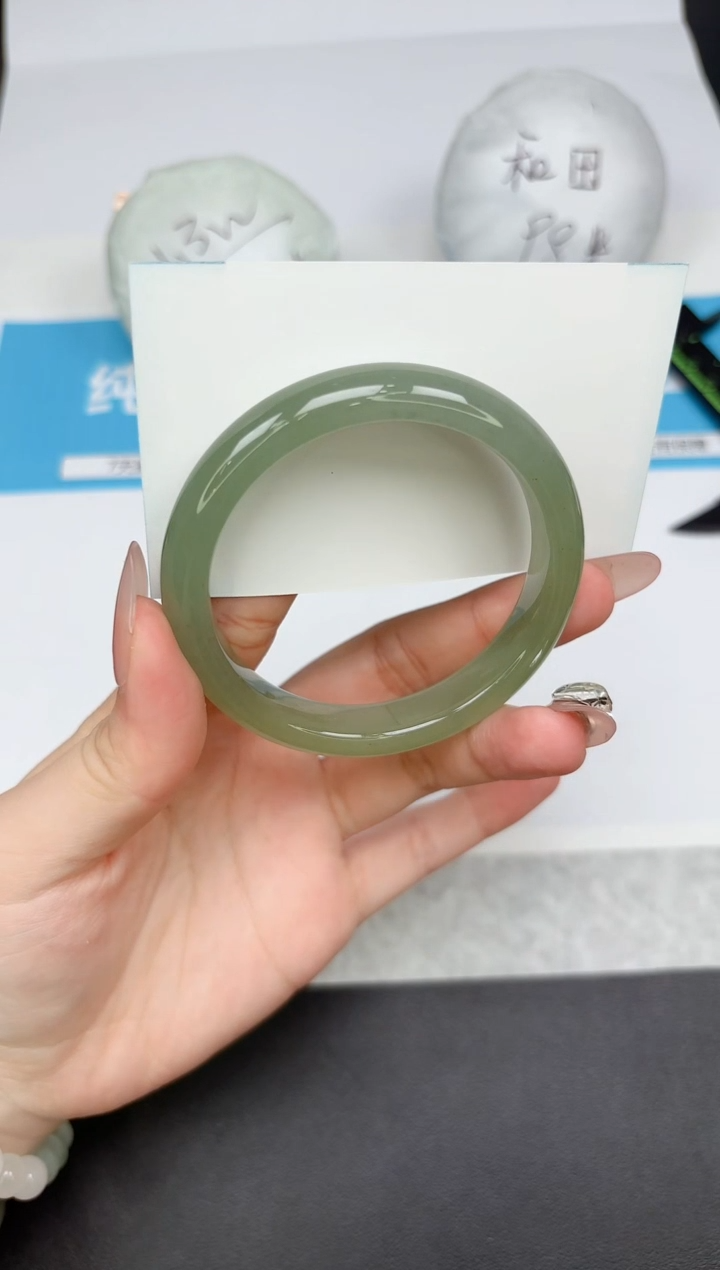 【闪购商品】石英质玉手镯未镶嵌83-56.3