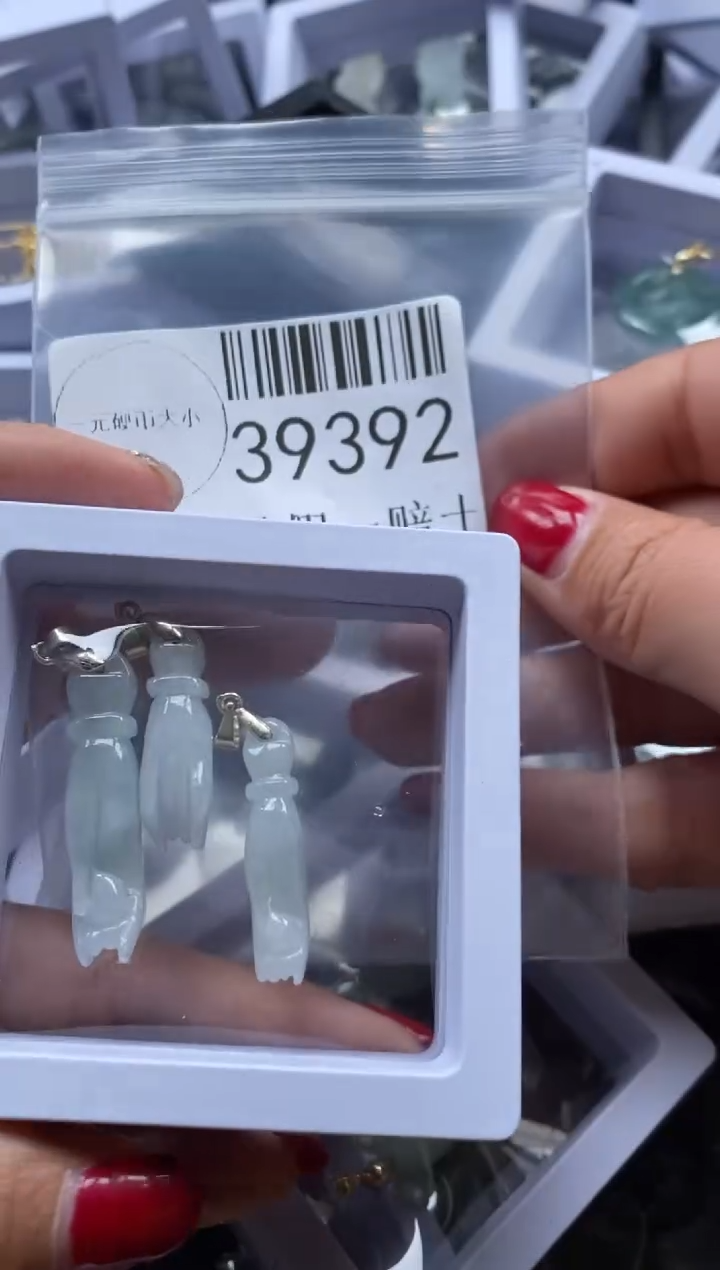 【闪购商品】翡翠吊坠(不含链)未镶嵌39392