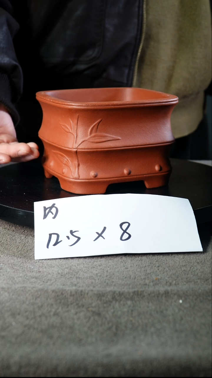 A宜兴紫砂小花盆