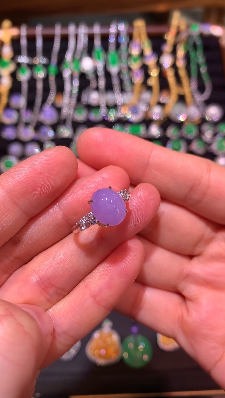 18K金镶嵌戒指翡翠红椿紫蛋面戒指