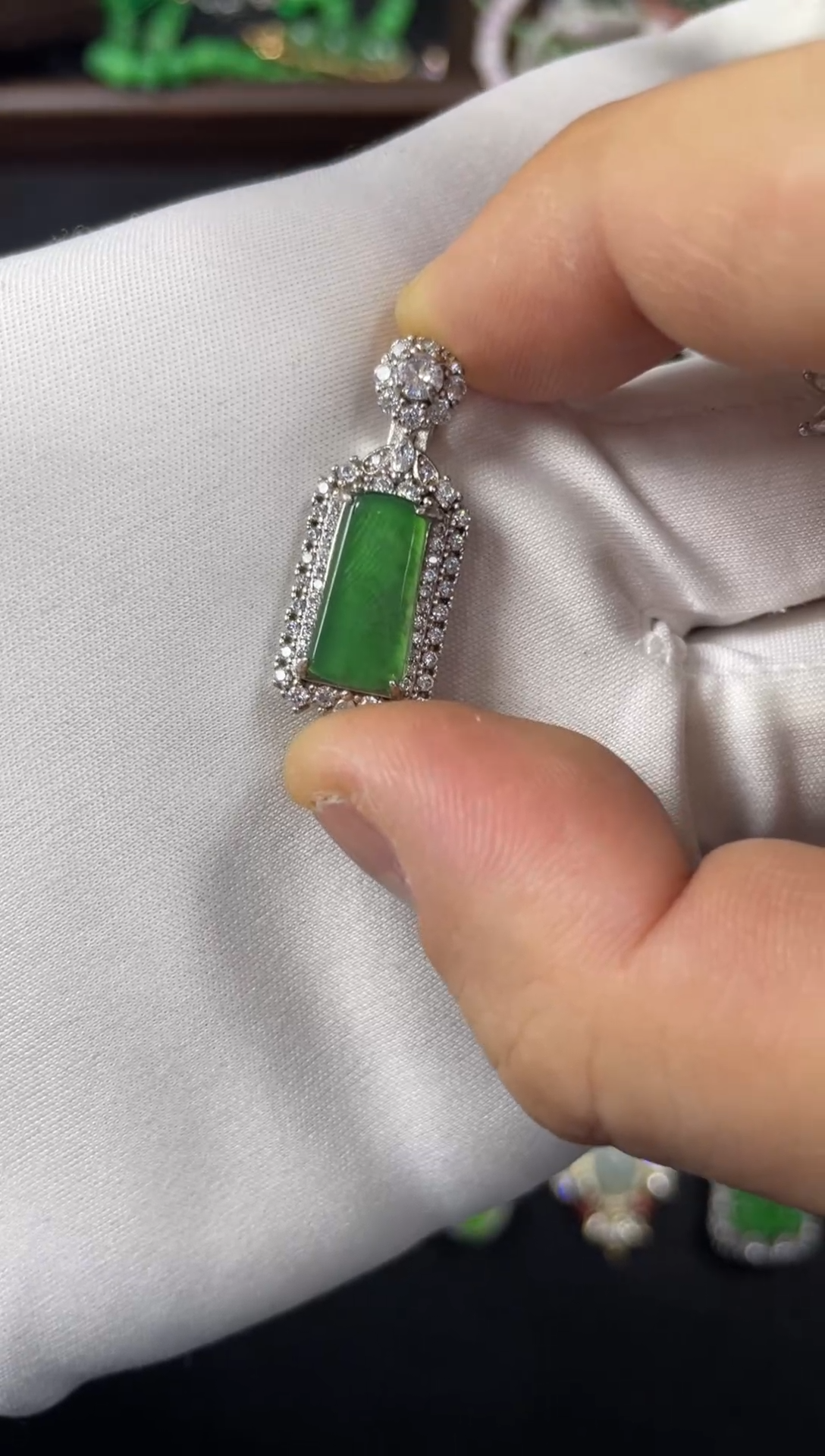 吊坠(赠链)未镶嵌翡翠?****?天然A货缅料翡翠吊坠