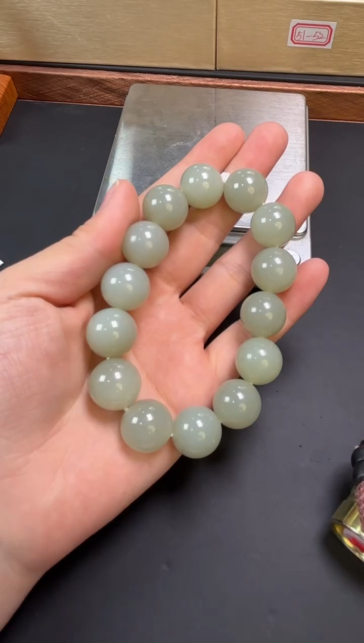 【闪购商品】和田玉手串未镶嵌且末微色差近矿卡16
