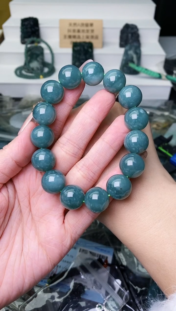 颈饰未镶嵌翡翠 