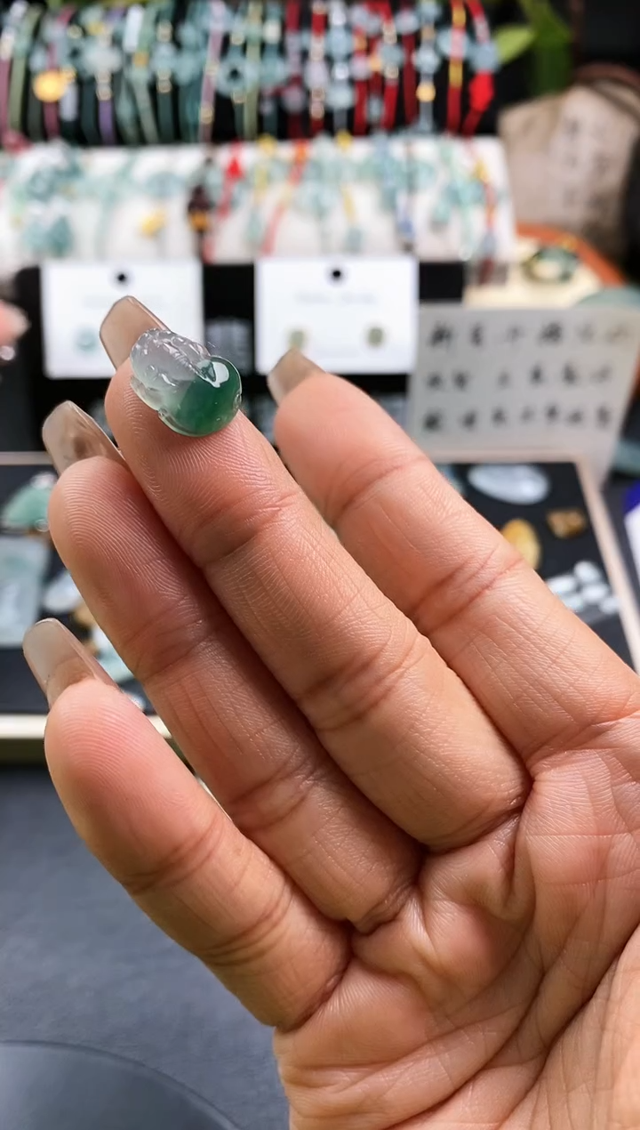 【闪购商品】翡翠裸石貔貅550一个