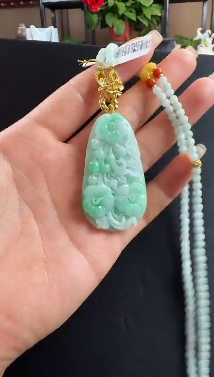 颈饰未镶嵌翡翠花牌