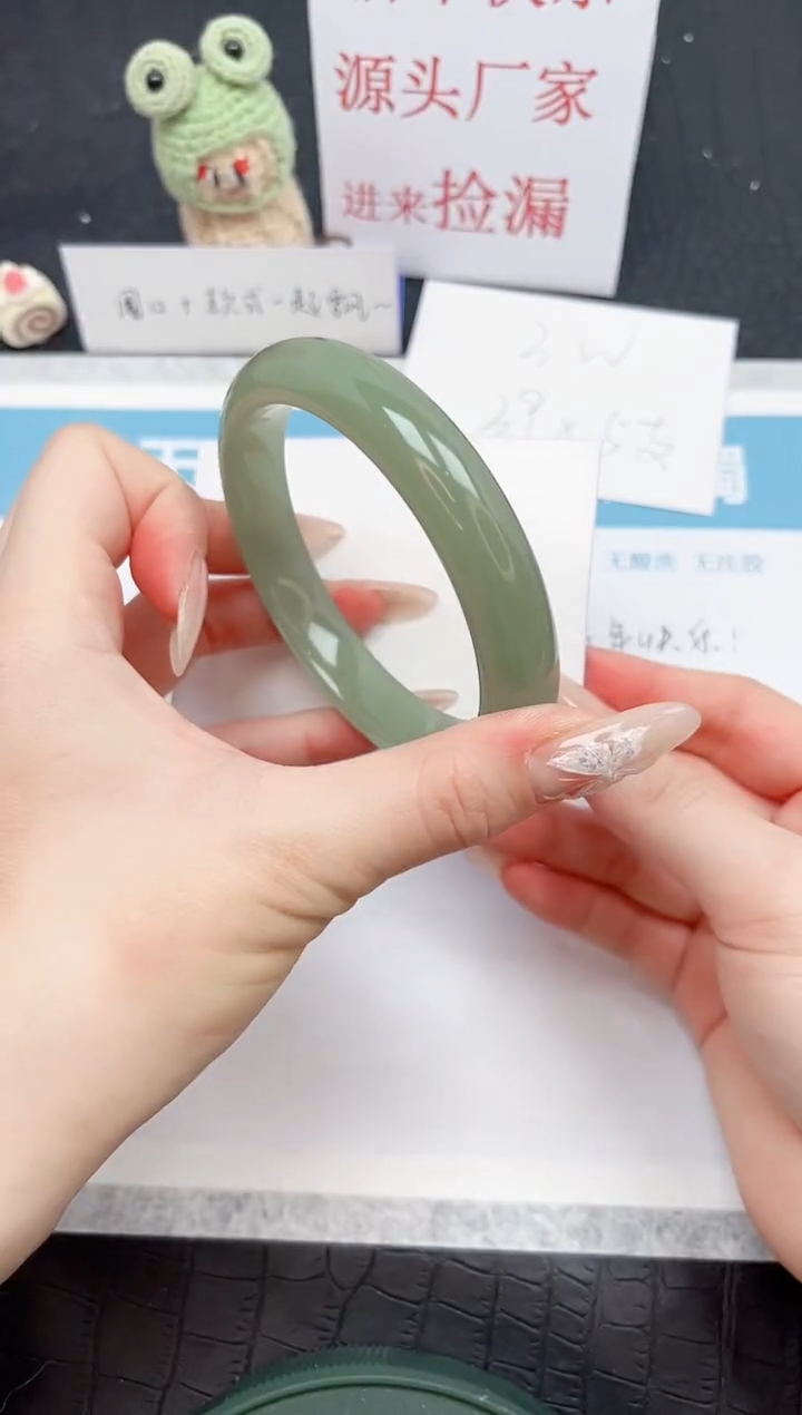 【闪购商品】石英质玉手镯未镶嵌53-62.8