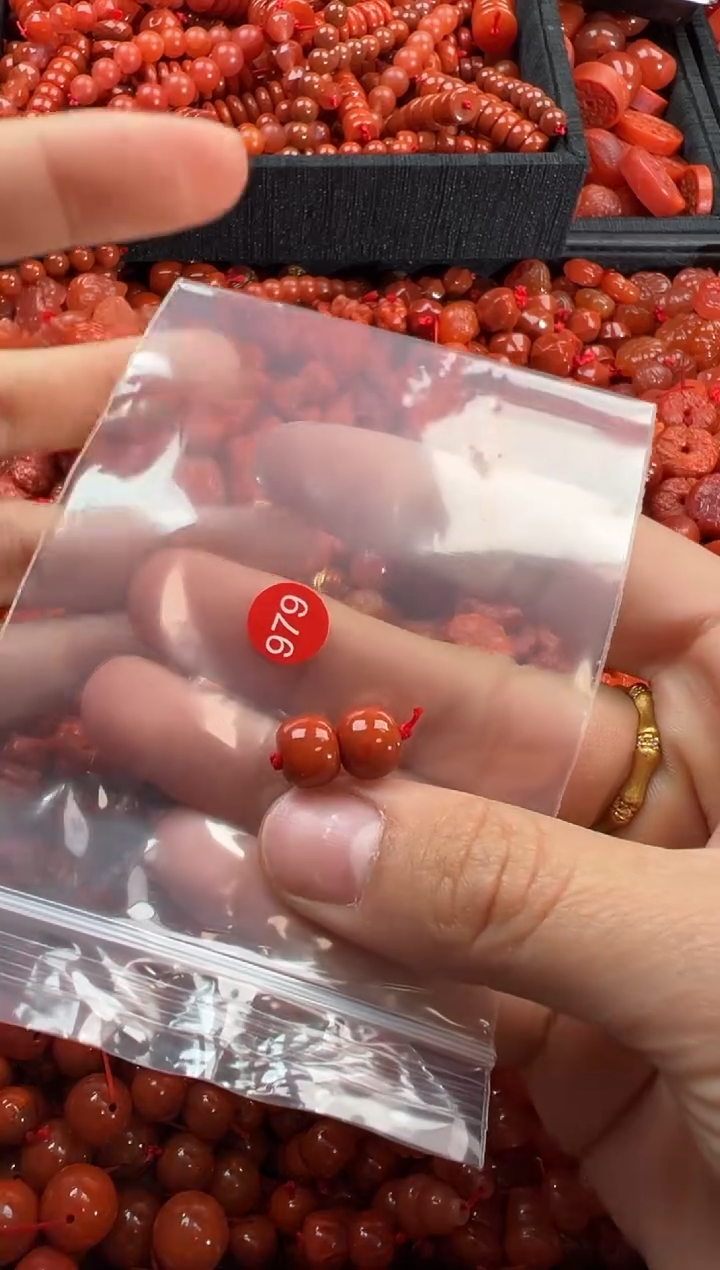 【闪购商品】南红玛瑙颈饰未镶嵌1