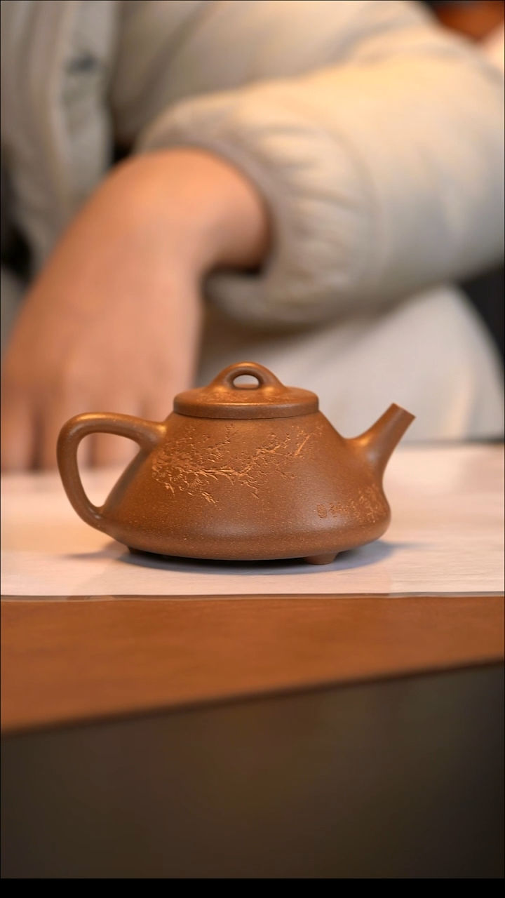 茶壶紫砂贝****托宜兴原矿紫砂壶